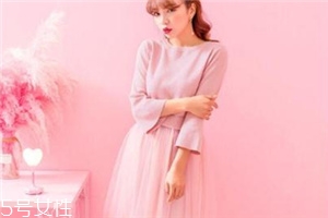 拼接連衣裙怎么搭配？拼接連衣裙搭配竅門