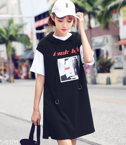 拼接連衣裙怎么搭配？拼接連衣裙搭配竅門