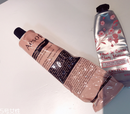 伊索護手霜和歐舒丹護手霜哪個好 兩款護手霜區(qū)別