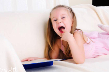 出牙期的寶寶該怎么護理 寶寶出牙如何預防齲齒 出牙期的寶寶該怎么護理 寶寶出牙如何預防齲齒