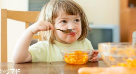 1到3歲奶與輔食哪個(gè)重要 1到3歲怎么補(bǔ)充營(yíng)養(yǎng) 1到3歲奶與輔食哪個(gè)重要 1到3歲怎么補(bǔ)充營(yíng)養(yǎng)