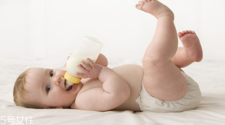 1到3歲奶與輔食哪個(gè)重要 1到3歲怎么補(bǔ)充營(yíng)養(yǎng) 1到3歲奶與輔食哪個(gè)重要 1到3歲怎么補(bǔ)充營(yíng)養(yǎng)