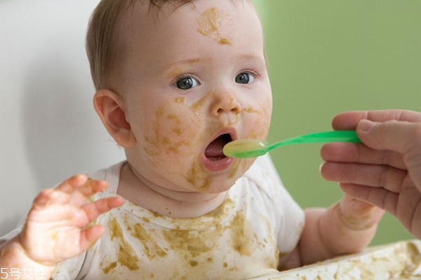 1到3歲奶與輔食哪個(gè)重要 1到3歲怎么補(bǔ)充營(yíng)養(yǎng)