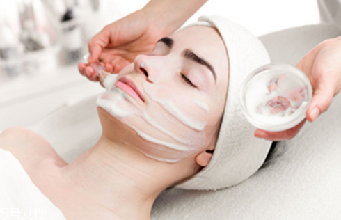 面粉可以做面膜嗎 面粉做面膜用什么面粉好 面粉可以做面膜嗎 面粉做面膜用什么面粉好