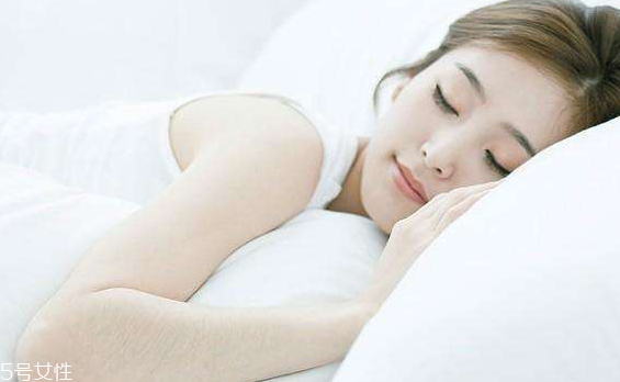 晚上敷面膜好還是早上敷面膜好 晚上敷完面膜要洗臉嗎 晚上敷面膜好還是早上敷面膜好 晚上敷完面膜要洗臉嗎