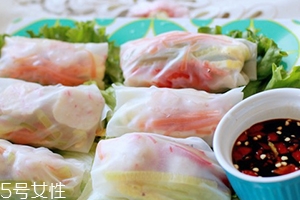 越南春卷皮用冷水還是熱水泡？越南春卷皮泡多久