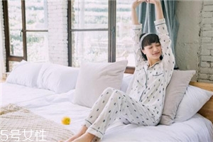 睡衣大點(diǎn)好還是小點(diǎn)好？睡衣買大的還是小的