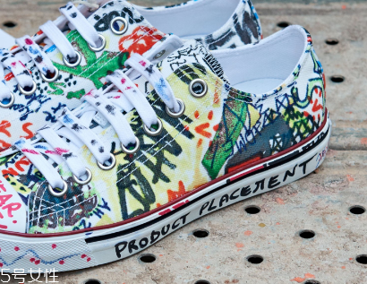 vetements涂鴉帆布鞋多少錢_在哪買？