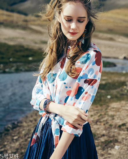 春天襯衣搭配什么好看？春天襯衫搭配技巧