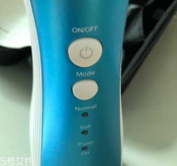 沖牙器和牙線哪個好？沖牙器和牙線的優(yōu)缺點