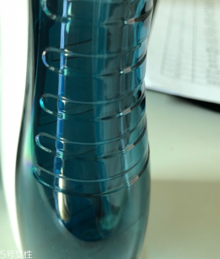 沖牙器和牙線哪個好？沖牙器和牙線的優(yōu)缺點