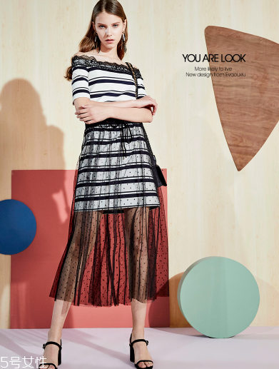 a字裙怎么搭配？a字裙穿搭技巧