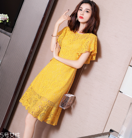 a字裙怎么搭配？a字裙穿搭技巧