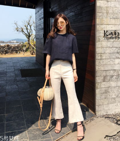 黑色t恤怎么搭配？黑色t恤搭配技巧