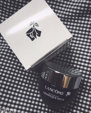 蘭蔻小黑瓶發(fā)光眼霜能涂在眼周嗎 長脂肪粒嗎 蘭蔻小黑瓶發(fā)光眼霜能涂在眼周嗎 長脂肪粒嗎