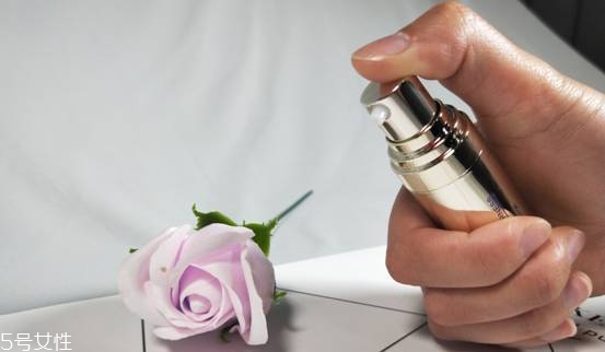 雅芳VC美白祛斑精華怎么用 雅芳VC美白祛斑精華使用步驟 雅芳VC美白祛斑精華怎么用 雅芳VC美白祛斑精華使用步驟