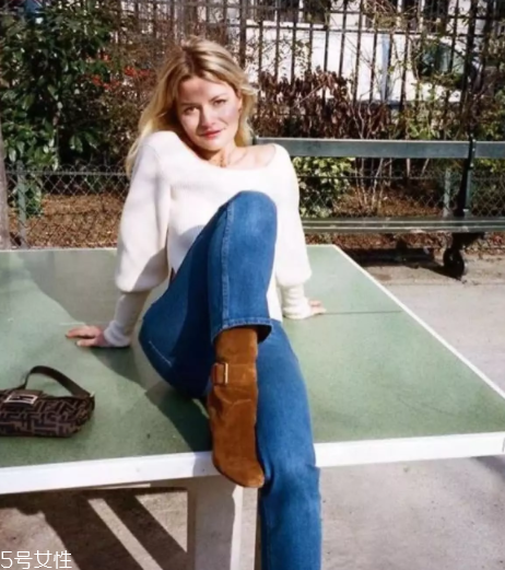 拍照怎么擺姿勢(shì)更自然？教你自然慵懶拍照風(fēng)