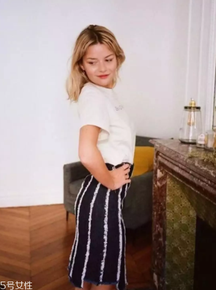 拍照怎么擺姿勢(shì)更自然？教你自然慵懶拍照風(fēng)