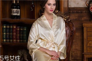 睡衣里面還要穿內(nèi)褲嗎？睡衣里面用不用穿內(nèi)褲