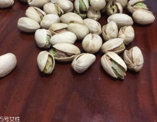 開(kāi)心果是銀杏果嗎？開(kāi)心果是白果嗎？