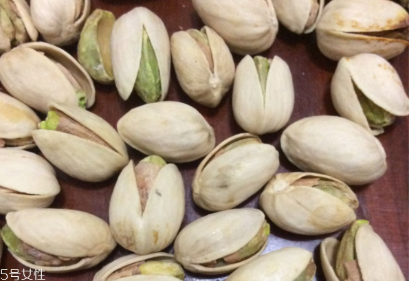 開(kāi)心果是銀杏果嗎？開(kāi)心果是白果嗎？