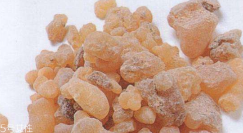 乳香純露可以吃嗎 乳香純露的內(nèi)服功效 乳香純露可以吃嗎 乳香純露的內(nèi)服功效