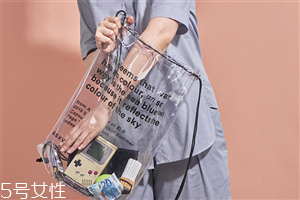 pvc材質(zhì)的包包好不好看 pvc材質(zhì)的包包好不好看