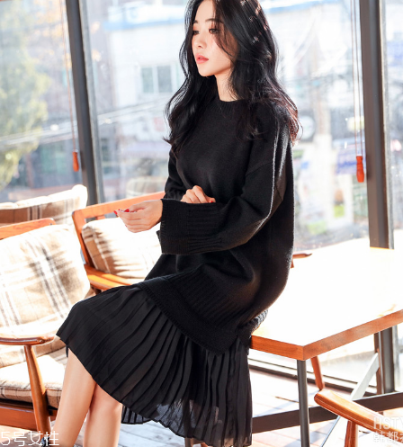 純色連衣裙怎么搭配？純色連衣裙搭配圖片