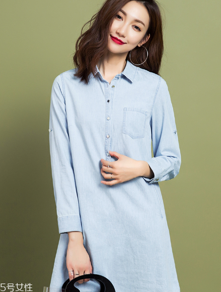 純色連衣裙怎么搭配？純色連衣裙搭配圖片