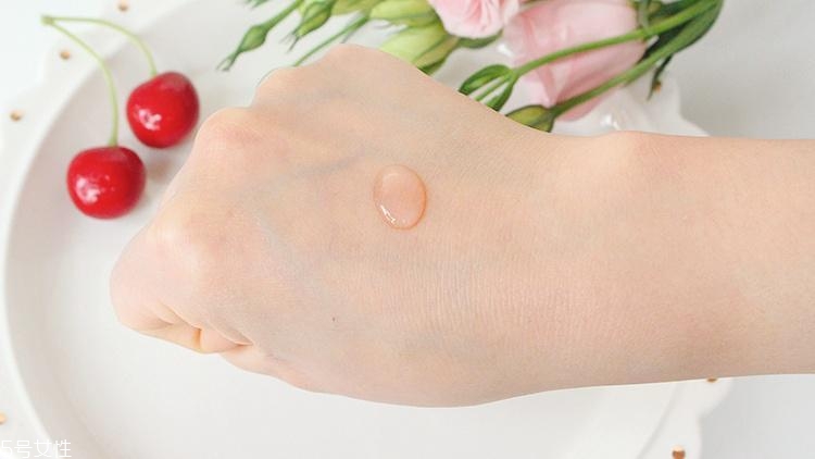 darphin多效舒緩精華液敏感肌能用嗎？油皮能用嗎？