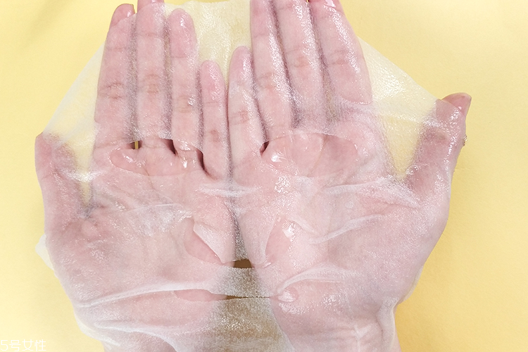 一葉子清顏凈膚碳黑面膜適合油皮嗎？適合夏天嗎？