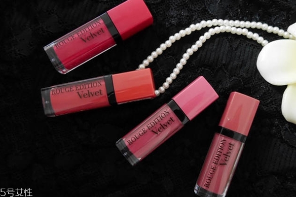 妙巴黎天鵝絨唇釉哪個(gè)色好看 4款日常色號對比試色
