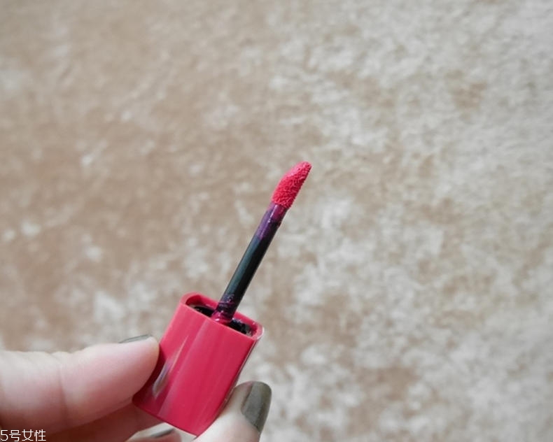 妙巴黎天鵝絨唇釉哪個色好看 4款日常色號對比試色 妙巴黎天鵝絨唇釉哪個色好看 4款日常色號對比試色