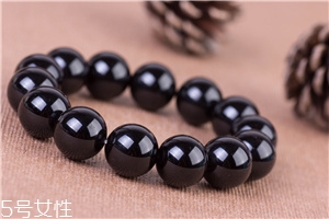 黑瑪瑙手串戴哪只手？黑瑪瑙手串佩戴忌諱