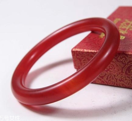 瑪瑙手鐲一般多少錢？瑪瑙手鐲市場行情