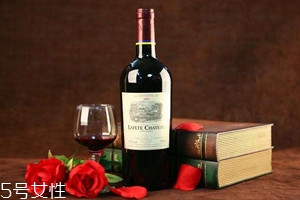 拉菲紅酒多少錢(qián)一瓶 正牌拉菲為什么那么貴