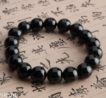 黑瑪瑙手串多少錢？黑瑪瑙手鏈?zhǔn)袌鰞r格