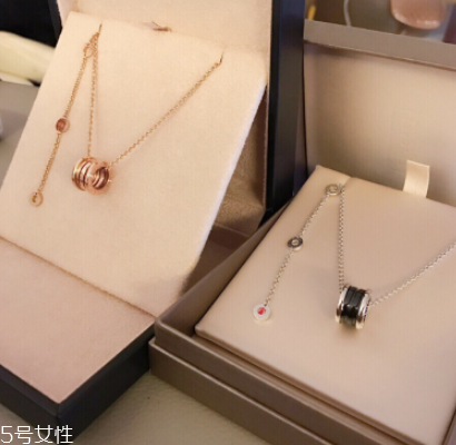 項(xiàng)鏈?zhǔn)屈S金還是鉑金好？項(xiàng)鏈買(mǎi)黃金還是鉑金