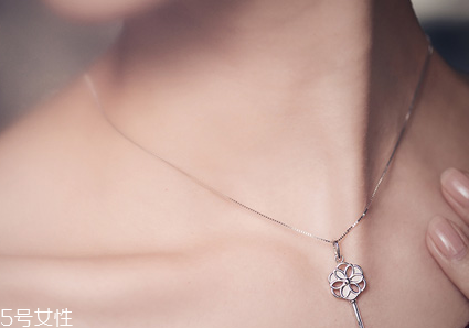 項(xiàng)鏈為什么會(huì)變黑？項(xiàng)鏈變黑的原因