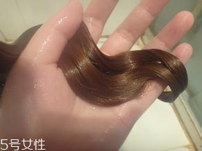 發(fā)膜可以當(dāng)護(hù)發(fā)素用嗎 發(fā)膜和護(hù)發(fā)素哪個(gè)先用 發(fā)膜可以當(dāng)護(hù)發(fā)素用嗎 發(fā)膜和護(hù)發(fā)素哪個(gè)先用