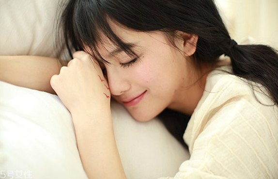 閉口粉刺敷面膜會(huì)好嗎 閉口粉刺敷面膜需注意 閉口粉刺敷面膜會(huì)好嗎 閉口粉刺敷面膜需注意