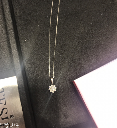 項(xiàng)鏈褪色怎么辦？項(xiàng)鏈退色處理方法