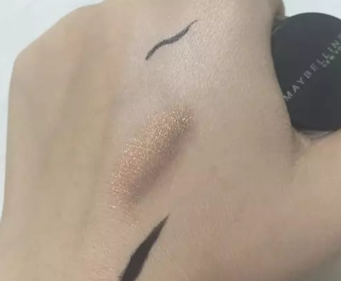 用防曬棒會(huì)花妝嗎？化妝了還能用防曬棒嗎