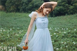 小個子女生穿什么裙子好看？小個子女生穿搭技巧