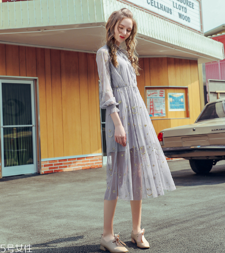 小個子女生穿什么裙子好看？小個子女生穿搭技巧