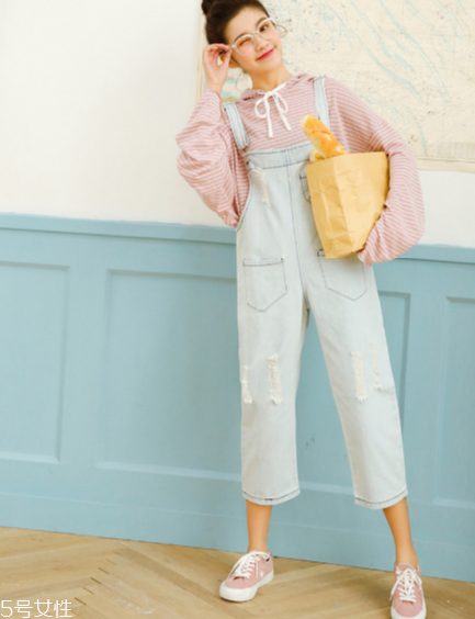 今年流行什么背帶褲？今年最火的背帶褲款式推薦
