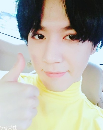 2018染什么發(fā)色 2018娛樂圈正流行清新黑 2018染什么發(fā)色 2018娛樂圈正流行清新黑