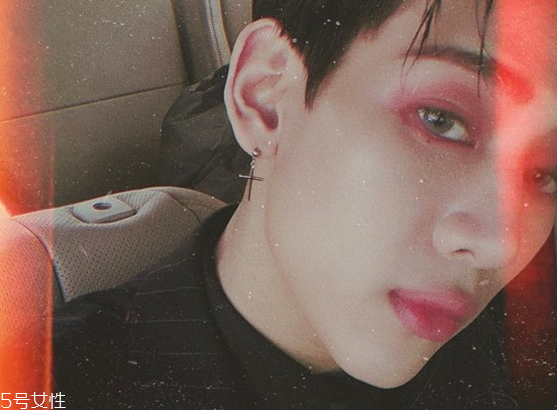 2018染什么發(fā)色 2018娛樂圈正流行清新黑 2018染什么發(fā)色 2018娛樂圈正流行清新黑