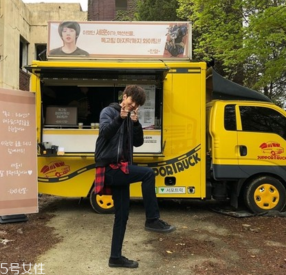 2018染什么發(fā)色 2018娛樂圈正流行清新黑 2018染什么發(fā)色 2018娛樂圈正流行清新黑