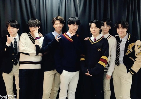 2018染什么發(fā)色 2018娛樂圈正流行清新黑 2018染什么發(fā)色 2018娛樂圈正流行清新黑